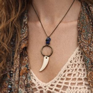 Handmade Simple Bohemian Resin Animal Tooth Bronze Necklace